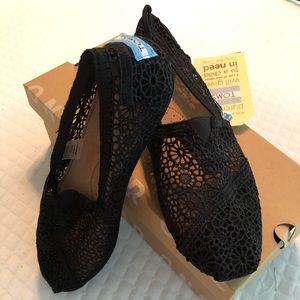 Black Crotched atoms